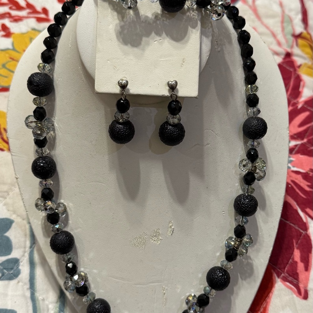 Elegant Black and Silver Jewelry Set